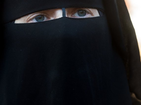 Le port du niqab peut restreindre l'obtention de prestations sociales (archives). © KEYSTONE/TI-PRESS/GABRIELE PUTZU