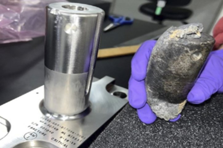 Le débris de 700 grammes environ est constitué d'un alliage de métaux nommé Inconel (archives). © KEYSTONE/AP