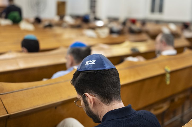 L'augmentation croissante des incidents antisémites en Suisse pousse le Parlement à agir. Le 2 mars, un juif orthodoxe a été attaqué à Zurich par un adolescent de 15 ans radicalisé en Tunisie (archives). © KEYSTONE/GAETAN BALLY