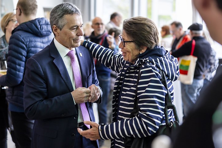Le ministre des affaires étrangères Ignazio Cassis s'est montré très abordable. © KEYSTONE/MICHAEL BUHOLZER
