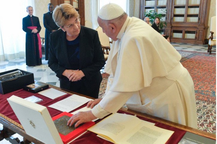 Viola Amherd, la présidente de la Confédération, a été reçue par le pape François samedi matin au Vatican. © Confédération /Réseau social X