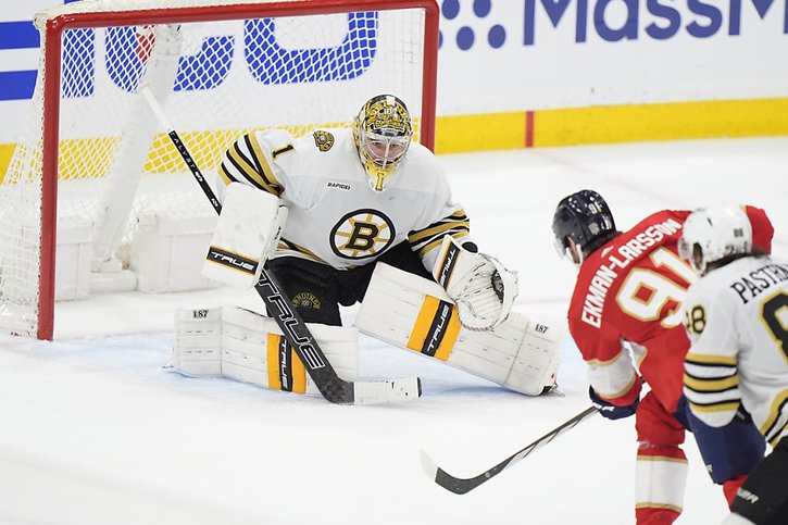 Portier des Bruins, Jeremy Swayman a effectué 38 arrêts face aux Panthers lundi © KEYSTONE/AP/Wilfredo Lee