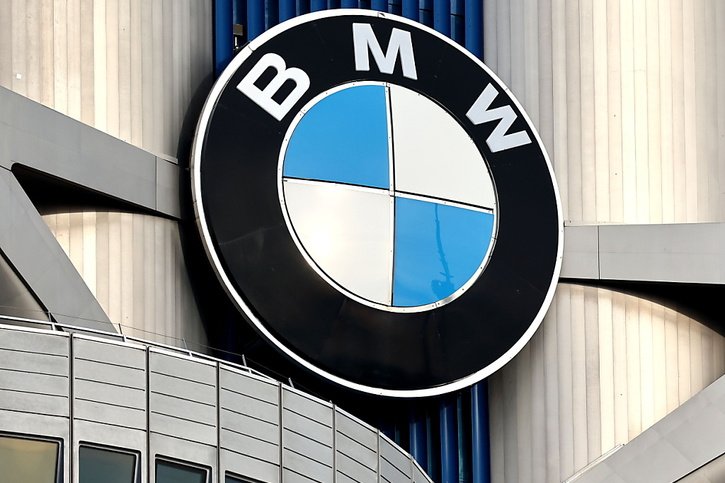 Le groupe BMW qui compte aussi les marques Mini et Rolls-Royce a vu son chiffre d'affaires de 36,6 milliards d'euros de janvier à mars reculer de 0,6 (archives). © KEYSTONE/EPA/ANNA SZILAGYI