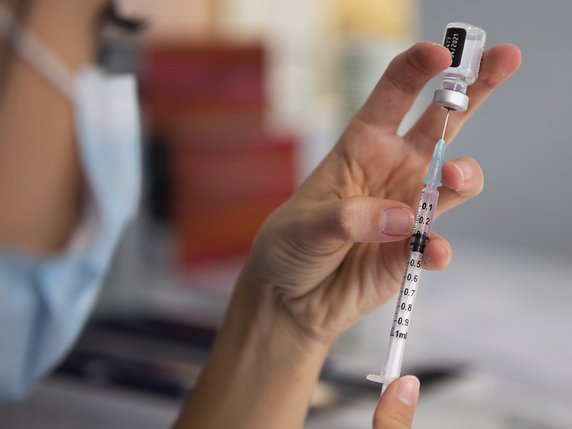 La somme récoltée "permettra de distribuer cette année un milliard de doses de vaccins contre le coronavirus dans 92 pays en développement", a précisé le ministère des Affaires étrangères britanniques (archives). © KEYSTONE/EPA/Caroline Blumberg