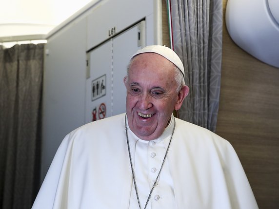 Evoquant d'autres voyages, le pape a rappelé qu'il avait promis d'aller dès que possible au Liban. Il a annoncé aussi qu'il se rendrait en Hongrie en septembre. © KEYSTONE/AP/Yara Nardi