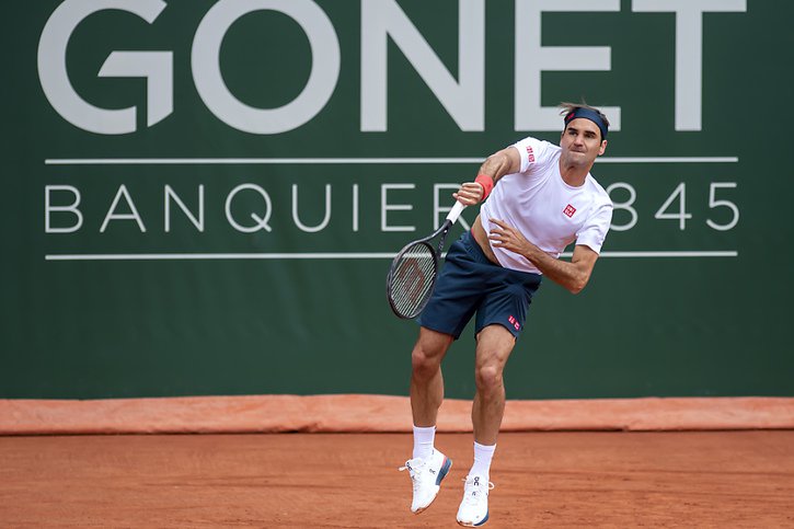 Federer s'est entraîné vendredi déjà à Genève © KEYSTONE/MARTIAL TREZZINI