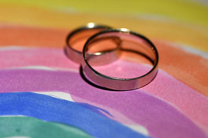 Le mariage pour tous élimine plusieurs inégalités juridiques dont sont victimes les homosexuels aujourd'hui (image symbolique). © KEYSTONE/DPA-Zentralbild/RALF HIRSCHBERGER