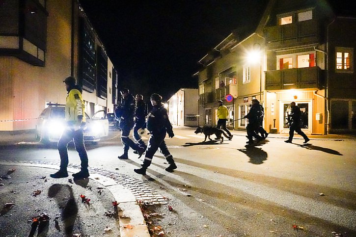 Policiers sur le lieu de l'attaque © KEYSTONE/AP/Hakon Mosvold Larsen