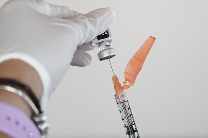Neuf employés fédéraux américains sur dix ont reçu au moins une dose de vaccin contre le Covid-19 (image d'illustration). © KEYSTONE/AP/ROGELIO V. SOLIS