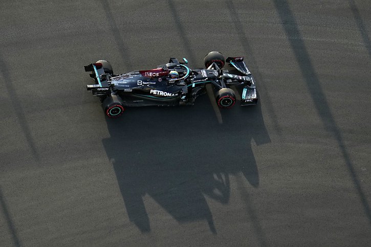 Lewis Hamilton une fois encore en pole © KEYSTONE/AP/Hassan Ammar