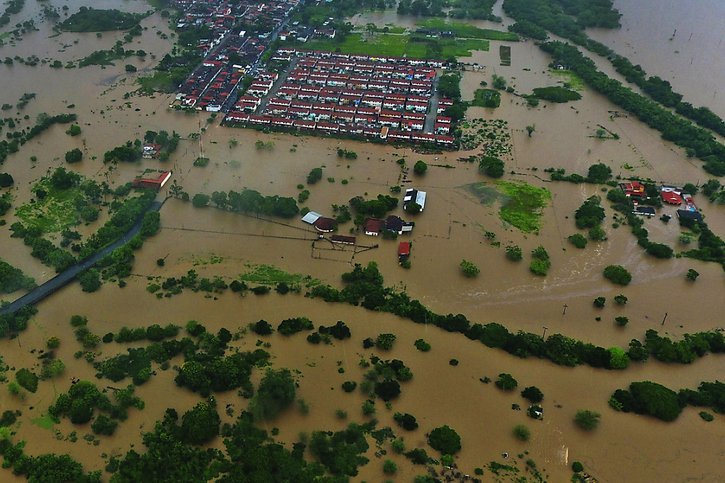 La ville d'Itapetinga, dans le sud de l'Etat de Bahia, qui est arrosé par de fortes précipitations depuis novembre. © KEYSTONE/AP/Manuella Luana