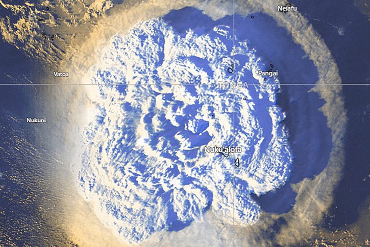 Des vues saisissantes prises de l'espace en fin de semaine dernière montrent le moment de l'éruption du Hunga Tonga-Hunga Ha'apai, sur une des îles inhabitées des Tonga (archives). © KEYSTONE/EPA/TONGA METEOROLOGICAL SERVICES HANDOUT