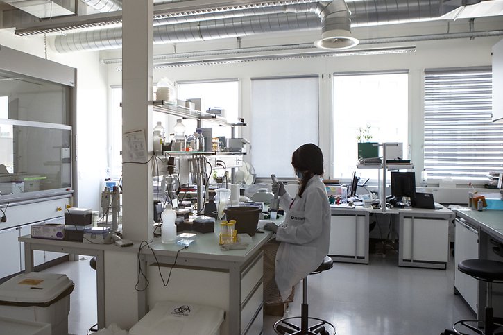 Le laboratoire de Molecular Partners à Schlieren, qui a cédé à Novartis ses droits sur son traitement expérimental sur le Covid-19 (archives). © KEYSTONE/ALEXANDRA WEY