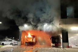Un bus en feu à Givisiez