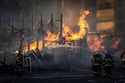 Une ferme prend feu à cause de bougies à Pont-la-Ville