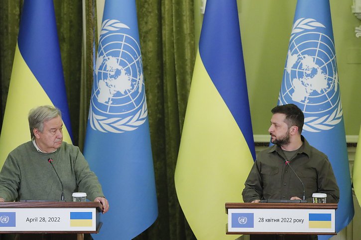 Moscou a confirmé vendredi avoir effectué une frappe à Kiev la veille, en pleine visite du chef de l'ONU Antonio Guterres. © KEYSTONE/EPA/SERGEY DOLZHENKO