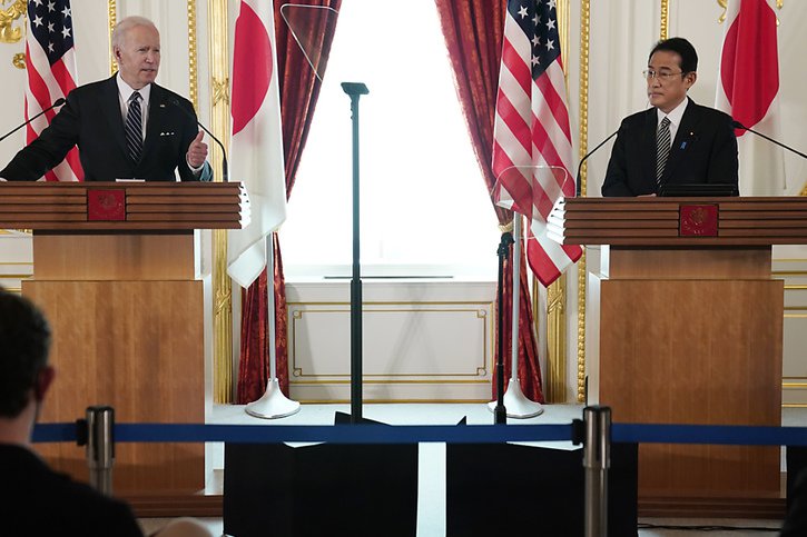 Joe Biden et le premier ministre japonais Fumio Kishida ont réaffirmé leur "vision commune d'un Indo-Pacifique libre et ouvert". © KEYSTONE/AP/Evan Vucci