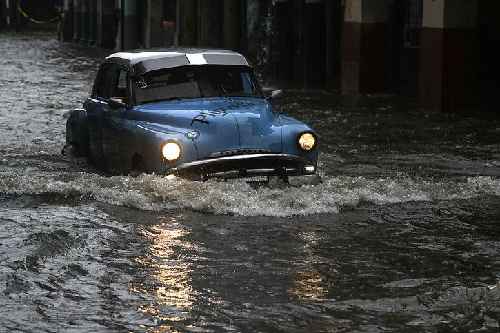 Plusieurs quartiers de La Havane ont été submergés par les eaux. © KEYSTONE/AP/Ramon Espinosa
