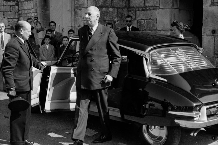 Le général de Gaulle a échappé à deux attentats, en septembre 1961 et août 1962, alors qu’il circulait à bord de la Citroën présidentielle. © Keystone