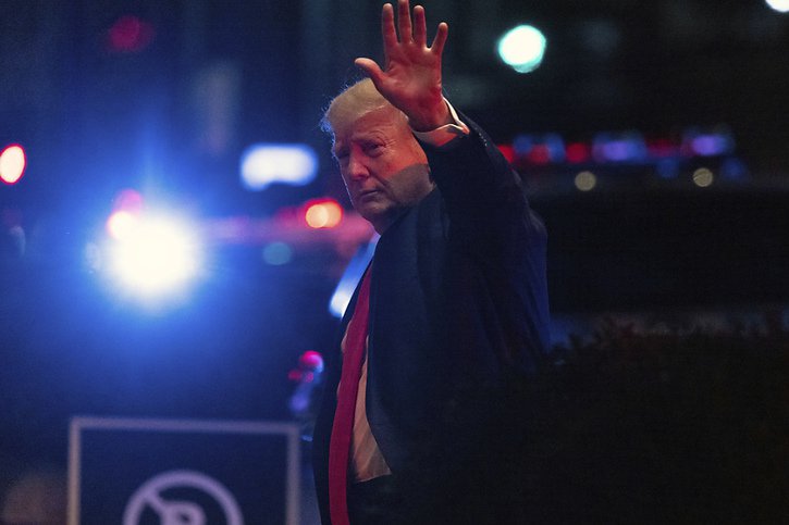 Donald Trump ne se trouvait pas à sa résidence de Mar-a-Lago lors de la perquisition du FBI. © KEYSTONE/AP/Yuki Iwamura