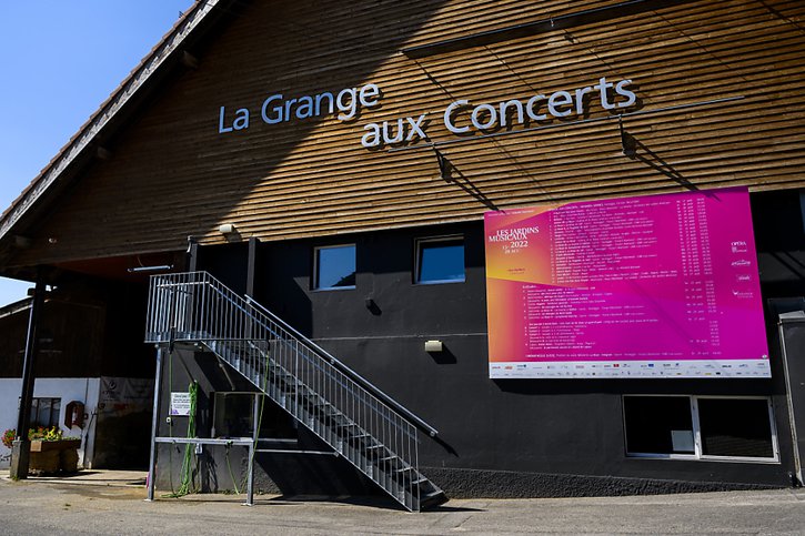 Le festival Les Jardins Musicaux, qui a lieu dans la Grange aux concerts à Cernier (NE), explore les disciplines et les genres. © KEYSTONE/JEAN-CHRISTOPHE BOTT
