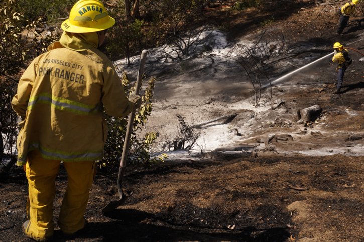 Les Etats-Unis font déjà face à des incendies depuis plusieurs semaines. © KEYSTONE/AP/Damian Dovarganes