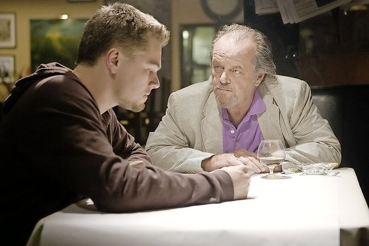 La taupe Billy Costigan (Leonardo DiCaprio) rêve de dévorer le loup Frank Costello (Jack Nicholson). © DR