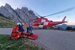 Deux alpinistes bloqués dans une paroi des Gastlosen
