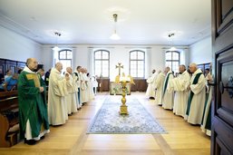 Une messe célébrée dans le réfectoire de l'abbaye d’Hauterive