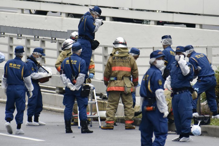L'homme s'est immolé par le feu près du bureau du premier ministre japonais à Tokyo. © KEYSTONE/AP/092406+0900