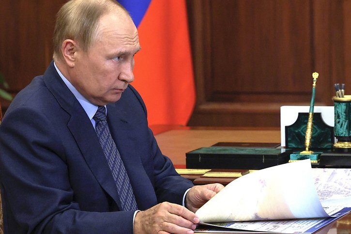 Vladimir Poutine a évoqué l'effondrement de l'"hégémonie unipolaire". © KEYSTONE/AP/Gavriil Grigorov