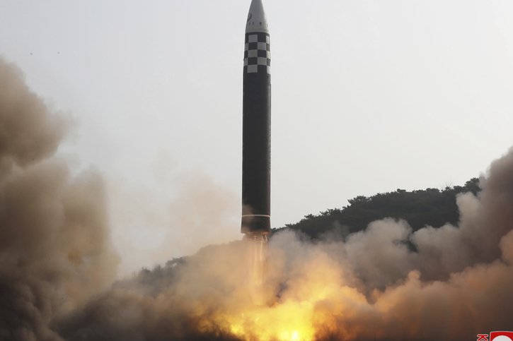 Le tir du missile, qui fait partie d'une campagne d'essais intensifs lancée par Pyongyang, a eu lieu dans "l'est" (archives). © KEYSTONE/AP KCNA via KNS