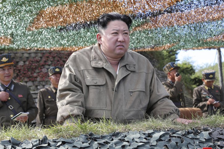 Kim Jong-un a supervisé le tir du missile intercontinental de vendredi, selon KCNA (archives). © KEYSTONE/AP