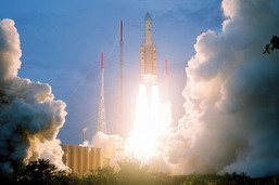 Une des dernières Ariane 5 décolle de Kourou