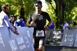 Triathlon: une victoire en famille pour le Sarinois Baptiste Neuhaus
