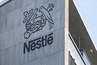 Nestlé n'achète plus au producteur indonésien d'huile de palme AAL
