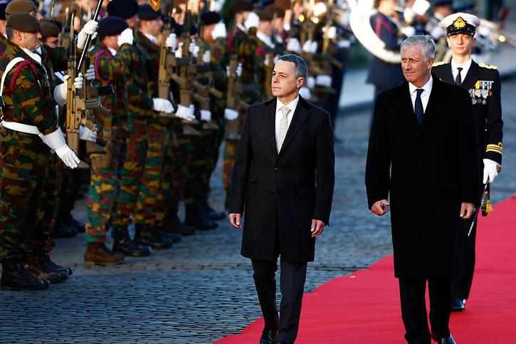 Le président de la Confédération Ignazio Cassis (à gauche) reçu par le roi Philippe au Palais royal à Bruxelles jeudi. © Keystone/EPA/STEPHANIE LECOCQ