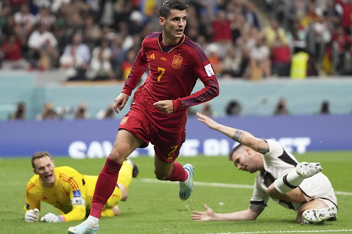 Alvaro Morata a devancé Nicklas Süle (à droite) pour l'ouverture du score espagnole. © KEYSTONE/AP/Matthias Schrader