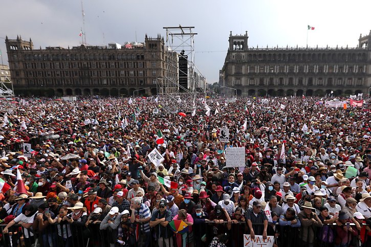 Un porte-parole de la présidence a revendiqué "1,2 million" de manifestants sur "neuf kilomètres". © KEYSTONE/EPA/Isaac Esquivel