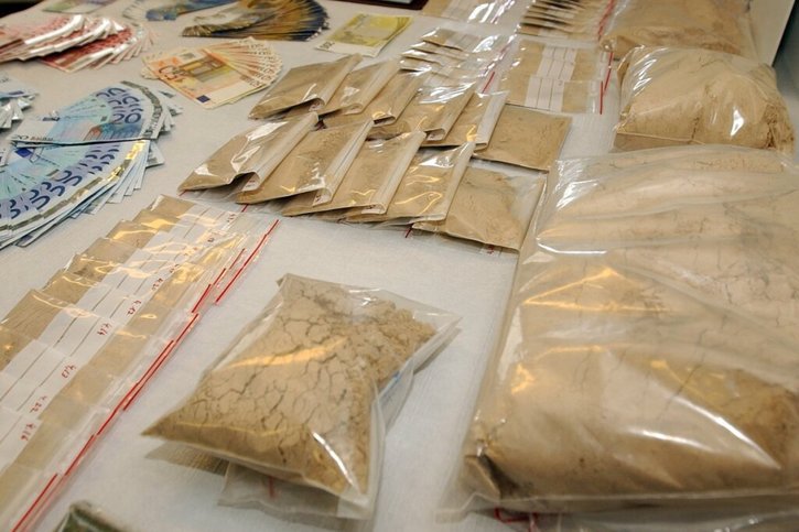 Un super-cartel de la cocaïne a été démantelé en Europe et à Dubaï: il contrôlait le tiers du trafic en Europe, selon Europol. (image symbolique) © KEYSTONE/MARTIAL TREZZINI