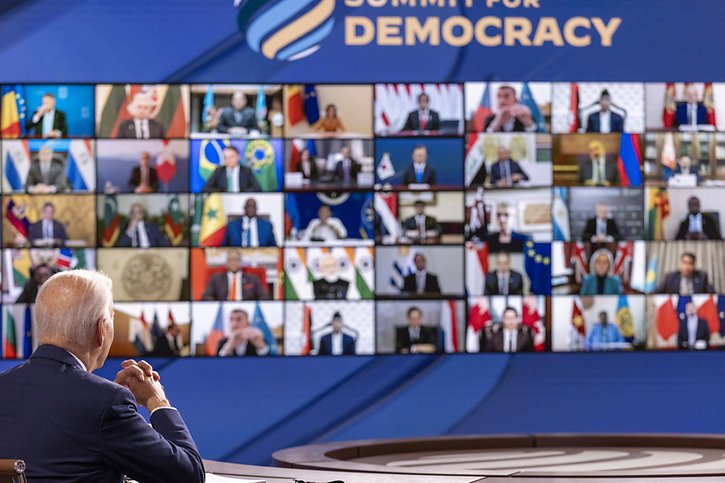 Le président américain Joe Biden organisera en mars 2023 son second "sommet sur la démocratie", après une première édition 2021 virtuelle (archives). © KEYSTONE/EPA UPI POOL/TASOS KATOPODIS / POOL