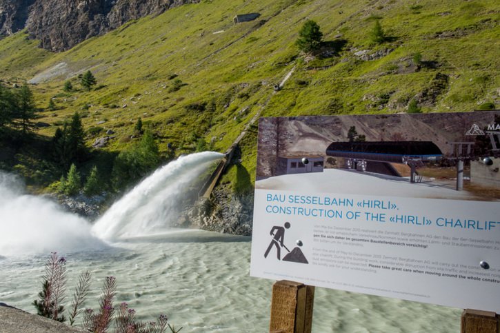 Les taux de remplissage des lacs de barrages sont actuellement au-dessus de la moyenne des dernières années. © KEYSTONE/MAXIME SCHMID