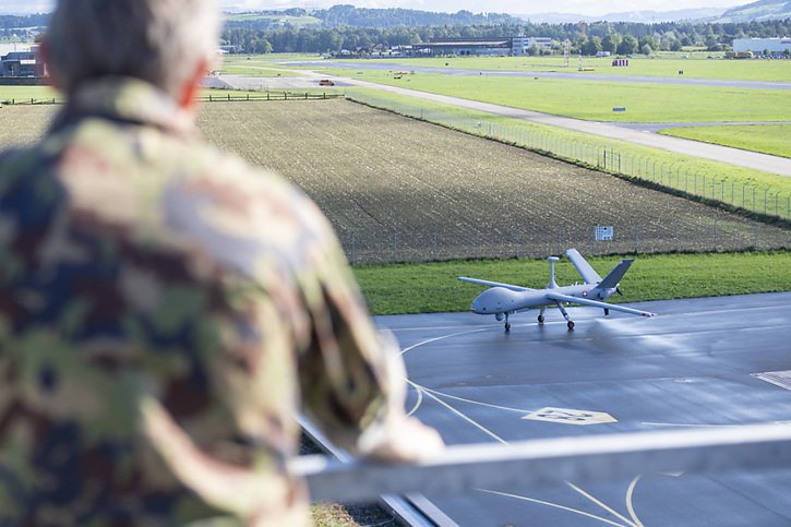 En juin dernier, l'un des nouveaux drones de reconnaissance israéliens ADS 15 avait été testé à Emmen (LU). © KEYSTONE/URS FLUEELER