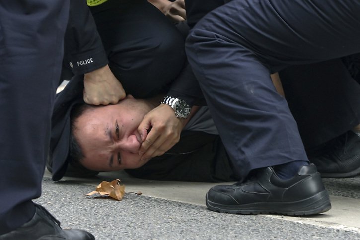 La politique zéro-Covid chinoise avait suscité la colère de la population, réprimée par la police. © KEYSTONE/AP