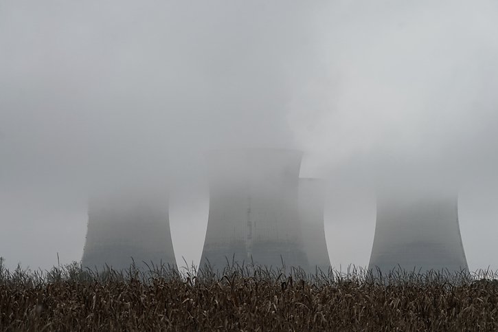 Le réacteur Bugey 3 doit redémarrer samedi matin, ce qui fera descendre à 16 le nombre de réacteurs indisponibles et monter à 40 les réacteurs en fonctionnement lors de la journée cruciale de lundi. © KEYSTONE/AP/LAURENT CIPRIANI