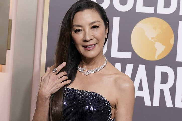 Michelle Yeoh est récompensée pour rôle dans "Everything Everywhere All At Once". © KEYSTONE/AP/Jordan Strauss
