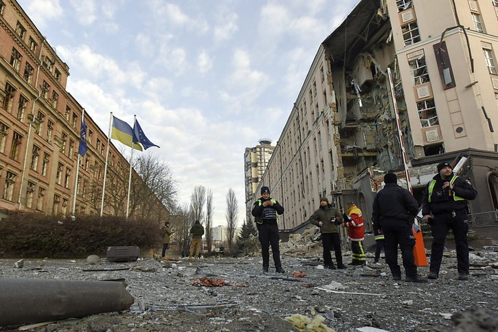 L'UE et l'Ukraine tiendront un sommet vendredi à Kiev, ville régulièrement bombardée. © KEYSTONE/EPA/OLEG PETRASYUK