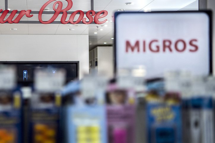 Zur Rose détenait notamment des pharmacies dans certains supermarchés Migros. (Archives) © KEYSTONE/PETER SCHNEIDER