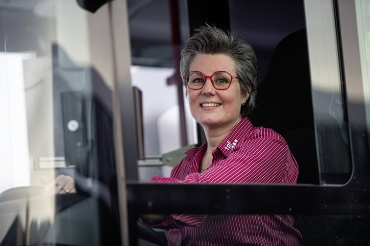S’il y a si peu de femmes parmi les conducteurs de bus, c’est probablement à cause des horaires irréguliers, estime Martine Oertle.  © Chloé Lambert