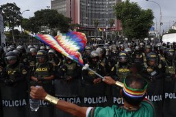 Evacuation de touristes du Machu Picchu, tensions à Lima